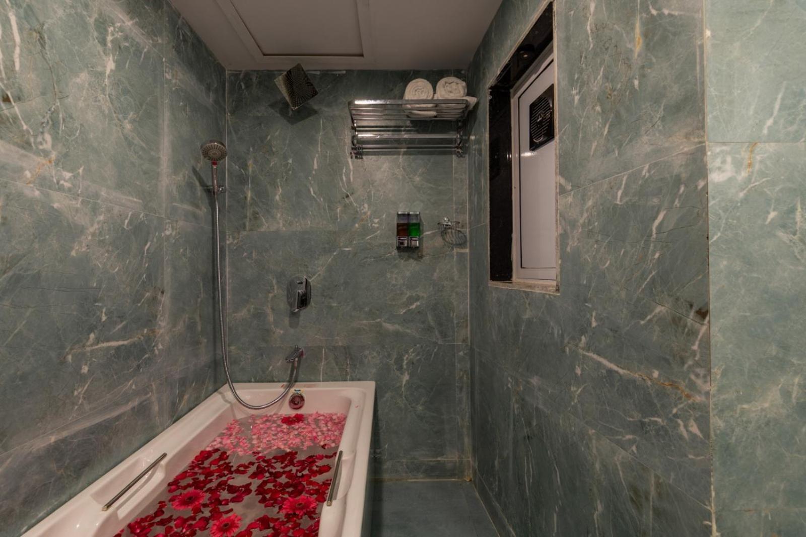 Hotel Windsor Castle Mumbai Exterior photo