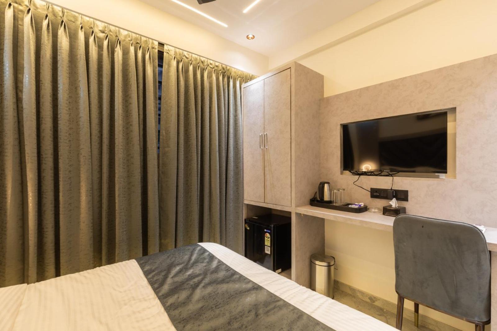 Hotel Windsor Castle Mumbai Exterior photo