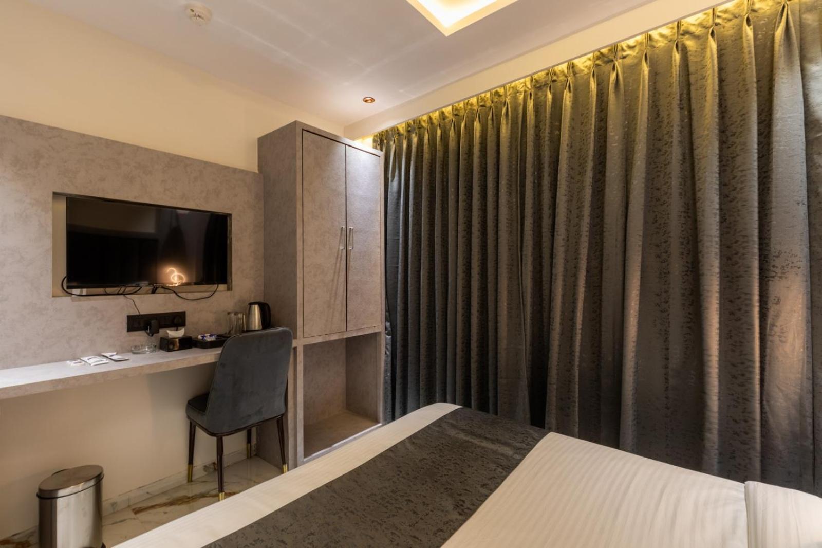 Hotel Windsor Castle Mumbai Exterior photo