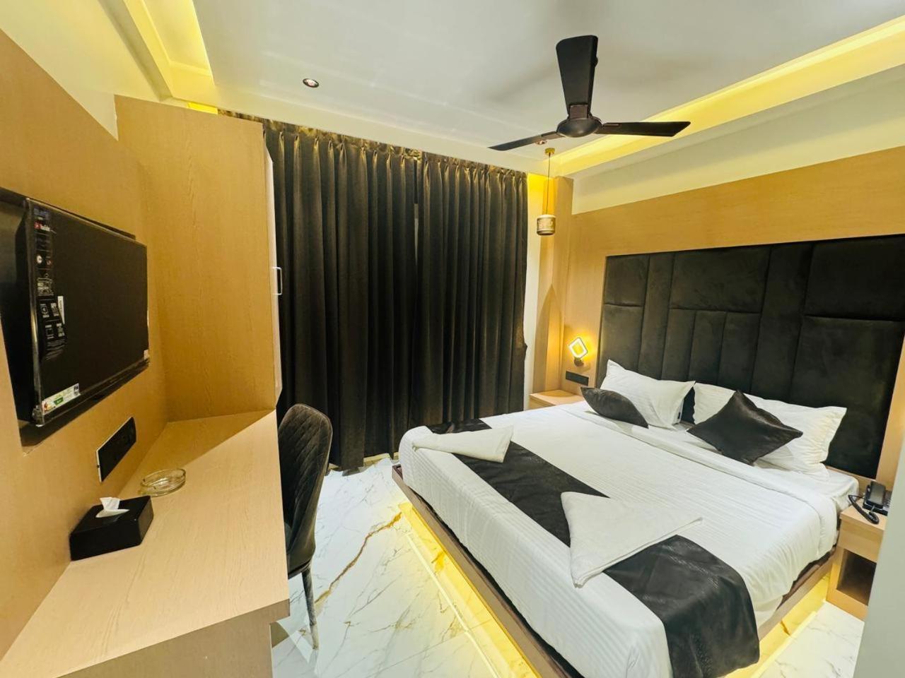 Hotel Windsor Castle Mumbai Exterior photo