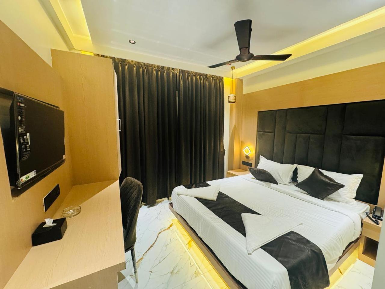 Hotel Windsor Castle Mumbai Exterior photo